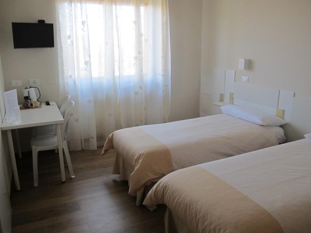 B&B Villa Filotea & Apartment Desenzano del Garda Quarto foto